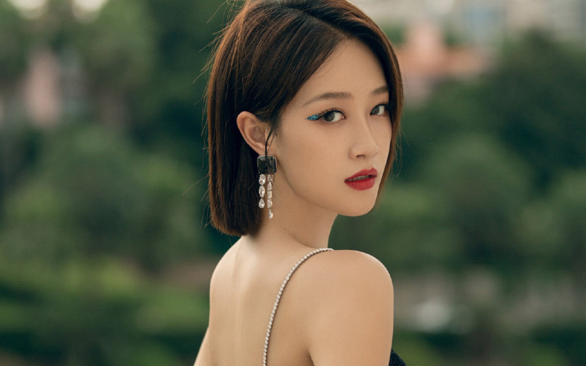 从逆境到荣耀:追寻那段难忘的夺冠历史,从逆境中走出来的经历