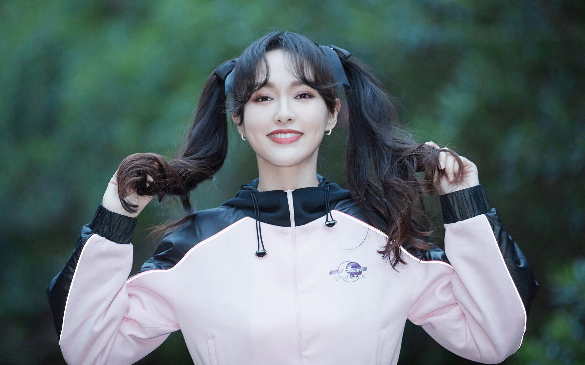 kaiyun官方网站-球员团结应对意外，女足比赛惊险不断，女足险胜